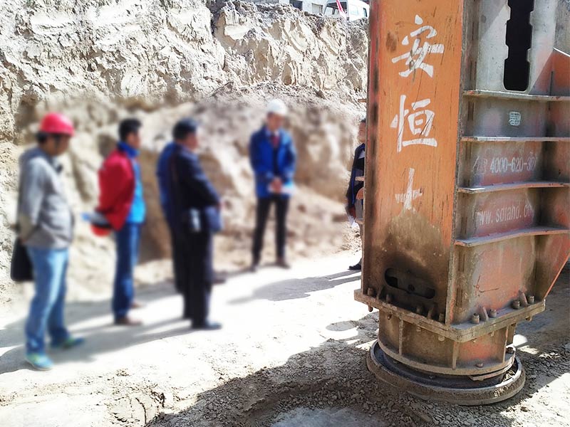 裝載機(jī)高速液壓夯實機(jī)
